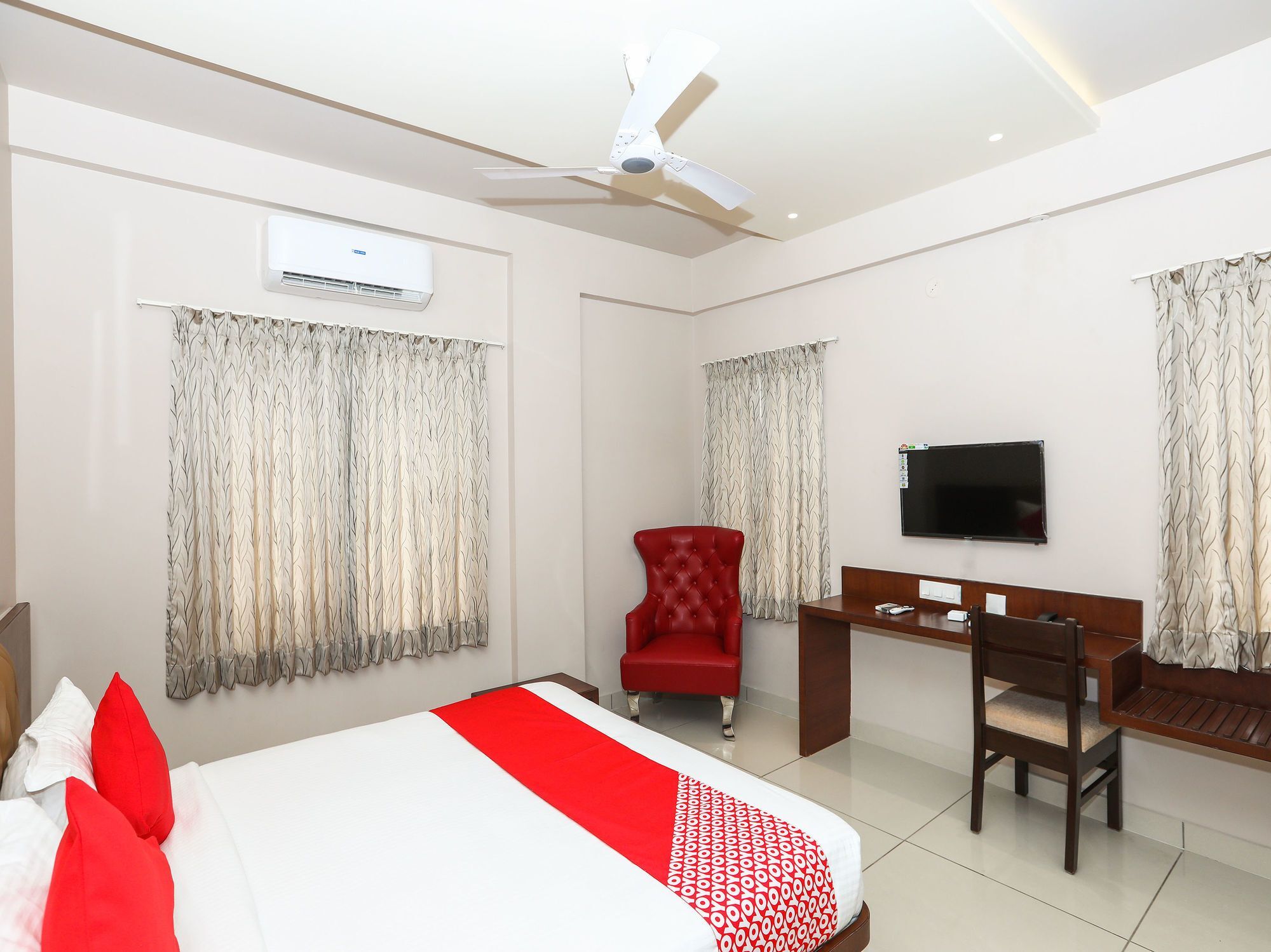 Oyo 15220 Jn Stay Mysore Luaran gambar